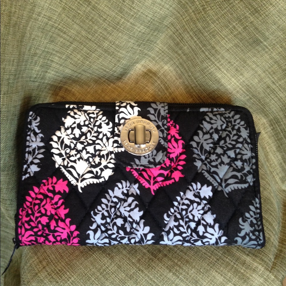 VB Turnlock Wallet in Northern Lights pattern.